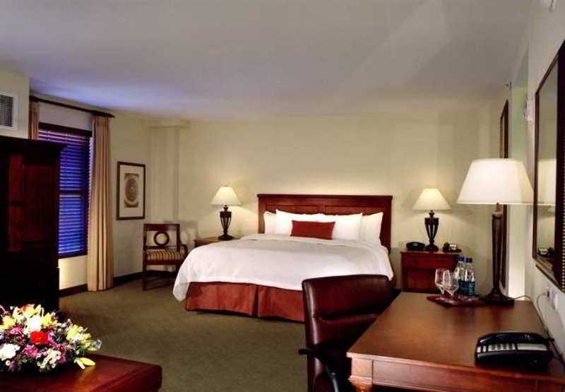 Hampton Inn & Suites Austin-Downtown/Convention Center Δωμάτιο φωτογραφία